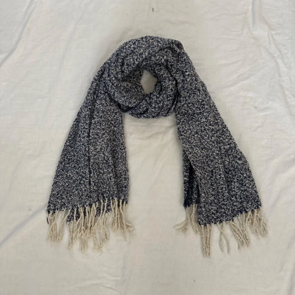 CHARLOTTE DANIEL Women' Blue & White For Cold Season Cozy Warm Wraparound Scarf